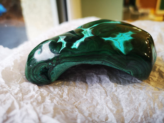 Earthstore® Large Malachite & Chrysocolla Freeform display (380g 90x75x34mm) Namibia