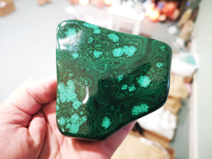 Earthstore® Malachite Freeform display (535g 105x98x58mm) Namibia