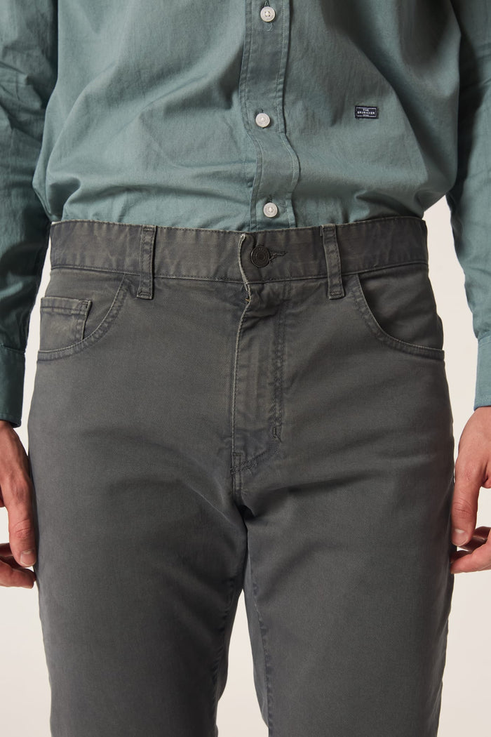 The 5 Pocket Gris Buitrago