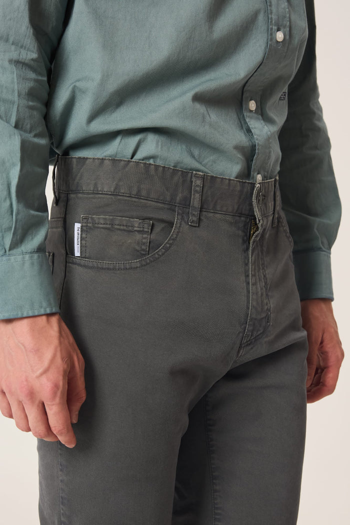 The 5 Pocket Gris Buitrago